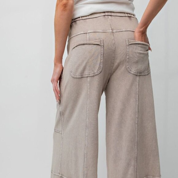 EASEL Select Comfort LUX Premium Mineral Wash Wide Leg Pant Raw Hem Seam Details - Picture 4 of 7